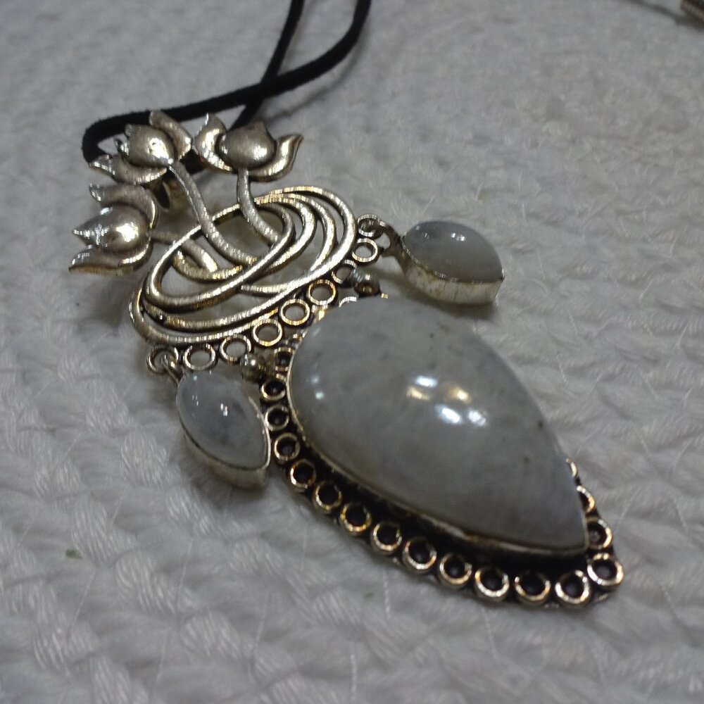 Stunning RAINBOW MOONSTONE FLORAL Handmade Sterling 925 Pendant/Cord #809C